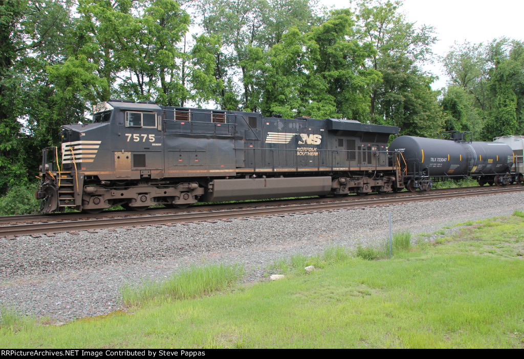 NS 7575 as a rear-end DPU on train 11Z